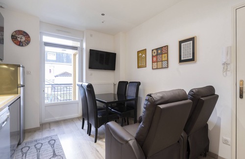 Vittel Apartment | Alain Delon : Charming one bedroom apartment in the city center (with parking and terrace)