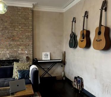 Harlesden Apartment | Alba's Den - A creative sanctuary in NW10 London