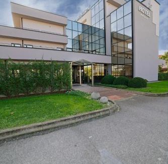 Cazzago San Martino Hotel | Albergo Papillon