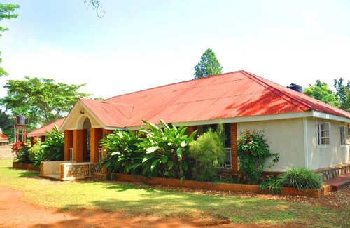 Masindi House | Albert Grand Palace - Masindi - Family Roomn