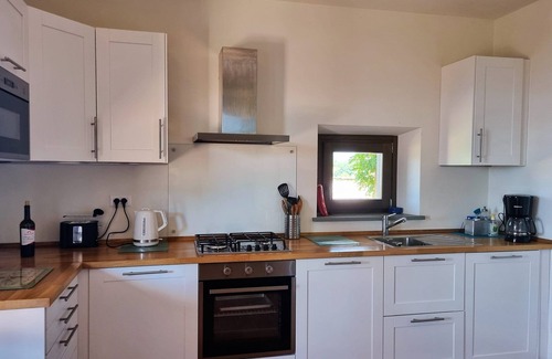 Mologno Villa | Albiano, private solar heated pool, stunning views, walk restaurant, Barga!