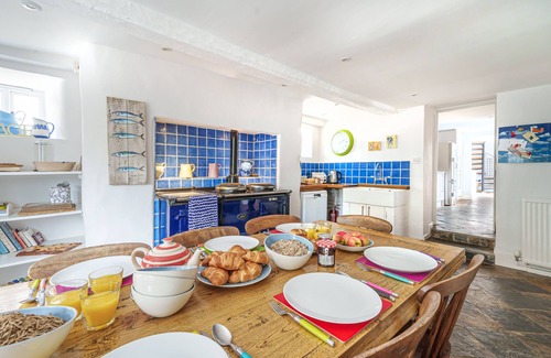 Charmouth House | Albury House - sleeps 8 guests in 4 bedrooms