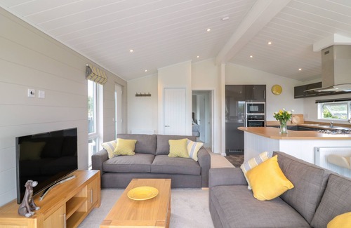 Teigngrace Cottage | ALDER LODGE, pet friendly, with pool in Newton Abbot