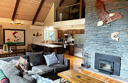 Union House | Alderbrook Golf Retreat - with AC, fast Wi-Fi, and EV charger