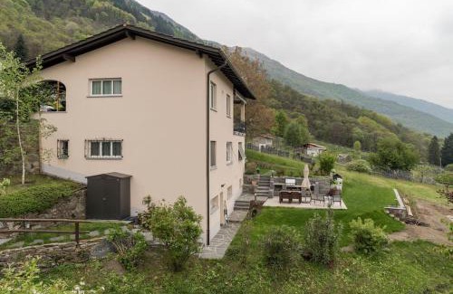 Riazzino House | Ales Green