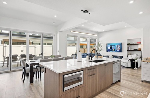Okanagan-Similkameen House | Alexander | Sleeps 6 | Elevator