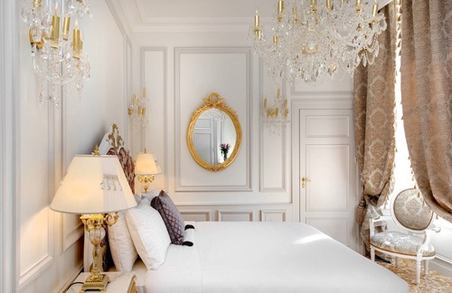 Mazieres-en-Gatine Hotel | Alexandra Palace - La Maison Younan