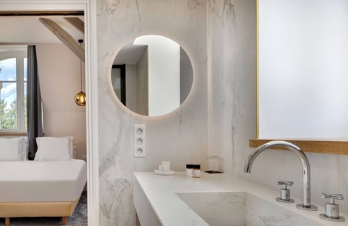 Mazieres-en-Gatine Hotel | Alexandra Palace - La Maison Younan