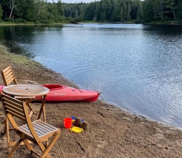 Algonquin Highlands House | Algonquin Waterfront Getaway With SW Sunsets