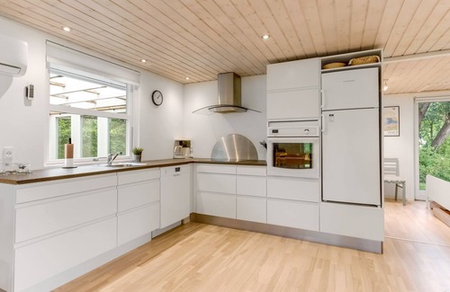 Hou House | "Alica" - from the sea by Interhome