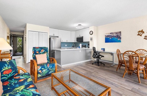 Kailua-Kona Condo | Alii Villas#318 Beautiful Top Floor Condo with Garden & Ocean Views
