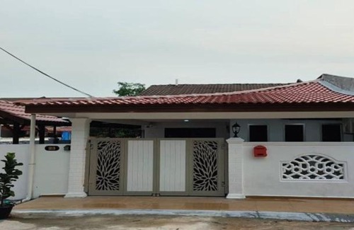 Bukit Baru House | AliyaRoseMuslim Homestay