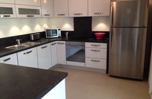 Sanary-sur-Mer Apartment | ALL FOOT - SOUTH COAST - SECURED GARAGE - 4 STAR RANKING - wireless -CLIM
