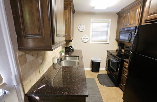 Hillcrest House | All Inclusive Duplex In Hillcrest.Close To Everything- Side 2
