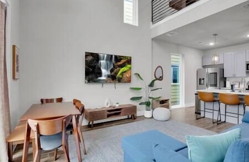 Terrell Heights House | All Masters, 22ft Ceilings!