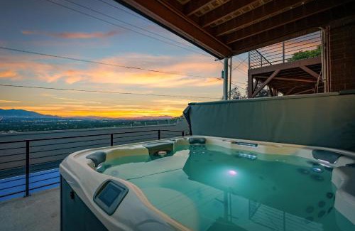 Olympus Cove Villa | All-New Luxe Stay Views, Sauna & Hot Tub villa