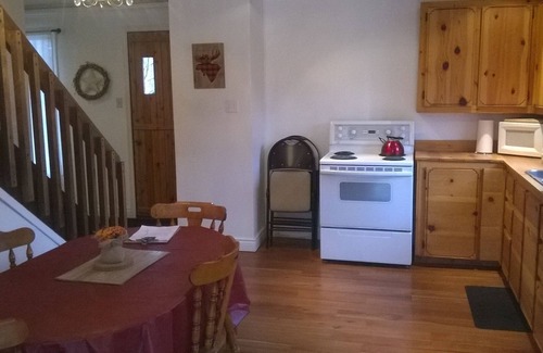 Bancroft Cottage | All-season Lakeview Cottage with Stone Fireplace