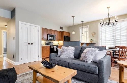 Calabogie Condo | All Season Ski in/out Chalet at Calabogie Peaks