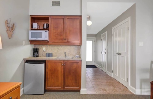 Calabogie Condo | All Season Ski in/out Chalet at Calabogie Peaks
