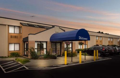Smithfield Hotel | All Seasons Inn & Suites
