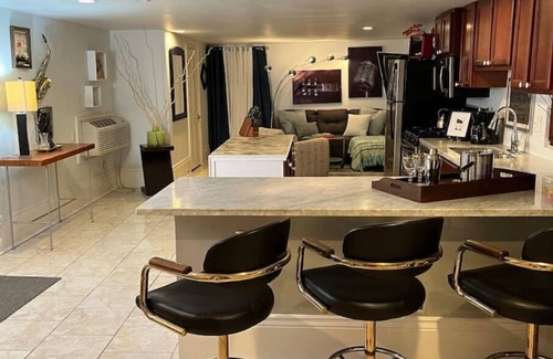 Mid-City Apartment | ALL THAT JAZZ Lovely 1 Bed Apt-Streetcar to FQ