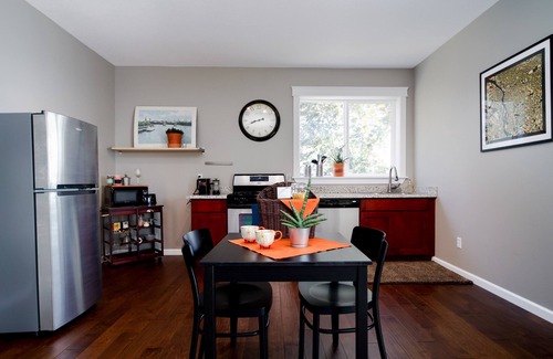 Happy Valley Apartment | All the Views: A Private BnB with VIEWS