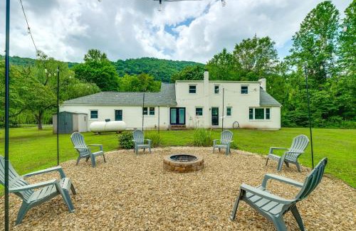 Glace House | Alleghany Mountain Cottage with Porch and Backyard