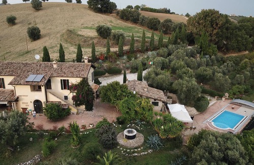 Acquaviva Picena House | Alleinstehende Villa mit Pool schönem Panorama, ruhig, nur 9km zum Strand.