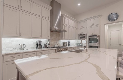 Allen House | Allen Oasis 6BR, 5BA Huge Kitchen, Game Room, Clubhouse Pool Access
