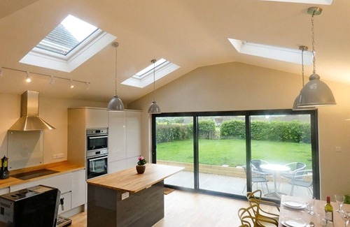 Corfe Castle Village House | Allingtons (Sleeps 8 + Baby)