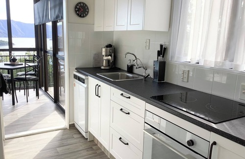 Waikawa Bay Apartment | Allports Sea view Apartment with Spa