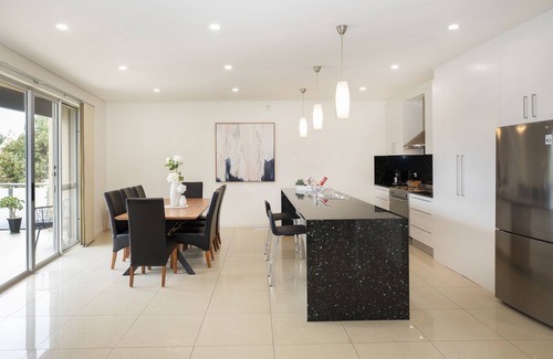 Henley Beach House | Allure @ Henley - Family, Beach, Cafe, Shopping