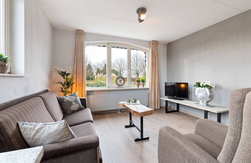 Velden House | Alluring Holiday Home in Velden with Garden