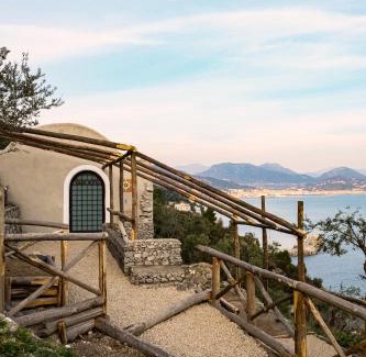Erchie House | Almaris