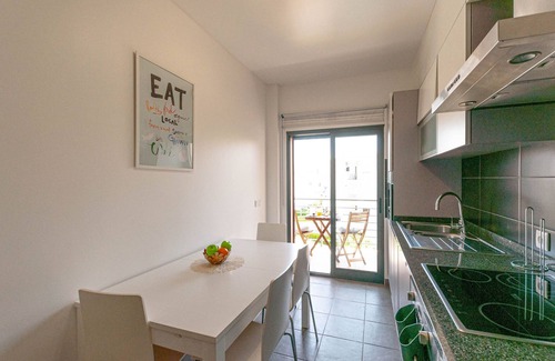Areias de Sao Joao Apartment | Almond Apartment Ocv - Pool & Garage