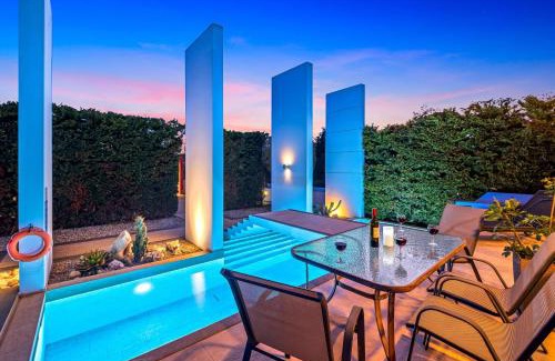 Ixia Villa | Almond Villa