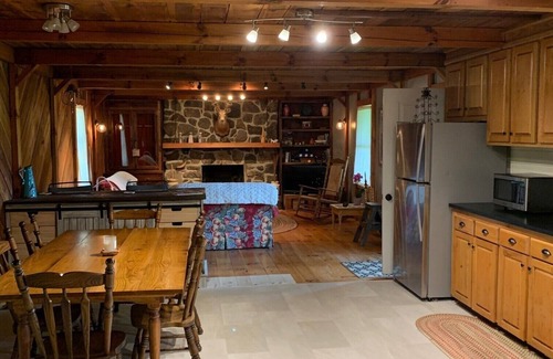 Creston House | Almost Heaven - Quiet Mountain Home