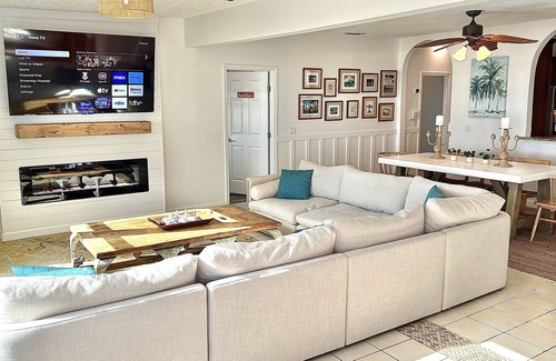 Bahama Beach House | 🌴ALOHA BEACH HOUSE RETREAT🌴Hot tub,SAUNA, Cold plunge,GAME ROOM,Putting green.