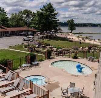 Lake Delton Hotel | Aloha Beach Resort