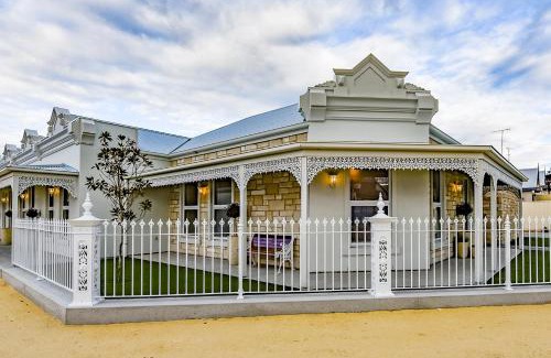 Naracoorte Apartment | Aloha Central Luxury Accommodation