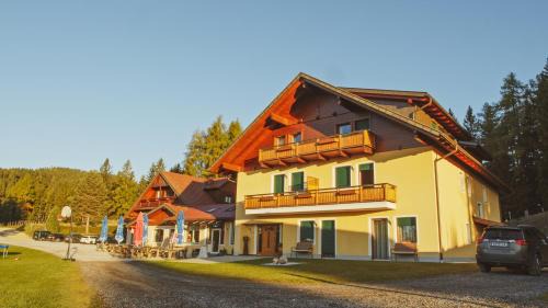 Wolfsberg House | Alpengasthaus Gießlhütte