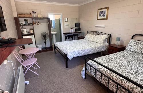 Pine Valley Hotel | ALPINE COUNTRY MOTEL plus FREE COFFEE