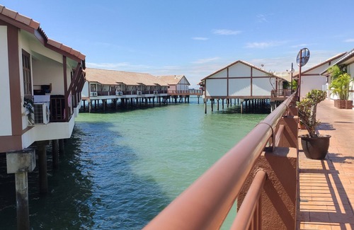 Taman Tanjung Ski Chalet | Alpine LXPD Premium Water Chalet
