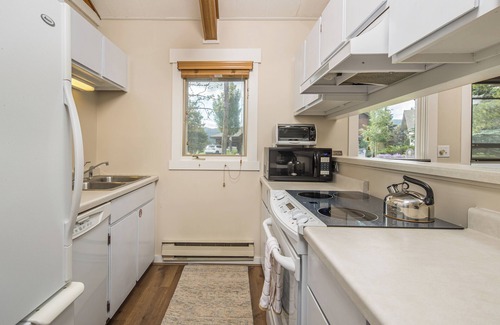 Big Sky Meadow Village Condo | Alpine Nest Chalet - Nordic Skiing | Community Hot tub, pool & sauna