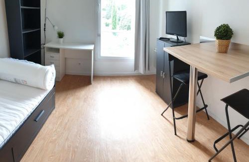 Quartier Capuche-Allies Apartment | Alpine Stay - Studio Entier Résidence Standing vue parc au calme - Parking Gratuit - Wifi - Tram à proximité