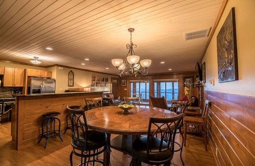 Apple Ridge Cabin | Alpine Vista - Blowing Rock Cabin with hot tub, Theater, Sauna, Views