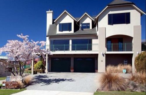 Lake Tekapo House | Alpine Vista