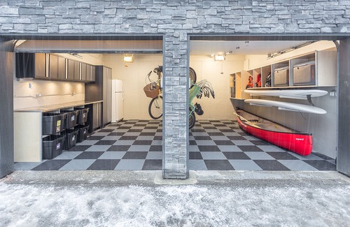 Alta Vista Ski Chalet | Alta Lake Chalet: Private Spa, Vaulted Ceiling, BBQs, Cinema, Lawn, Decks & More