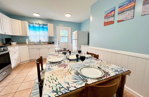 Treasure Cay House | Aly's Hideaway 2-Bdrm with Dock Slip - Green Turtle Cay