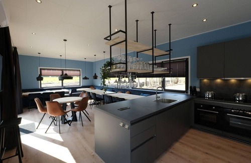 Kotten House | Amalia Familia, ideal for large groups, offers a surprising amount of privacy, space and comfort due to its unique layout.